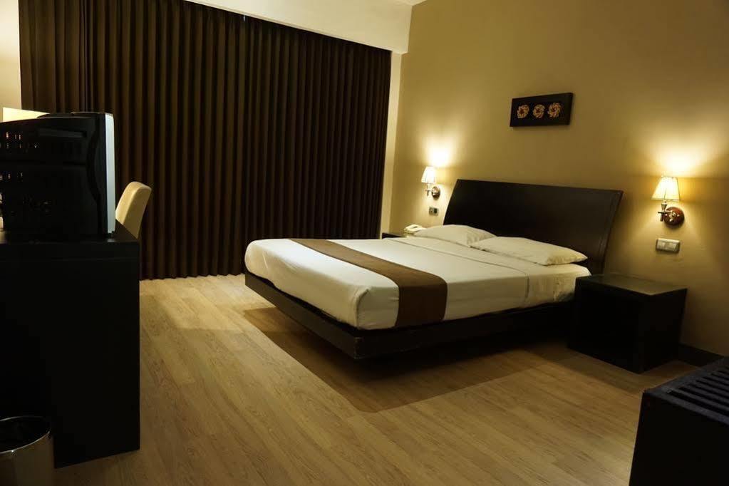 Grand Kecubung Hotel Pangkalanbuun Exterior foto